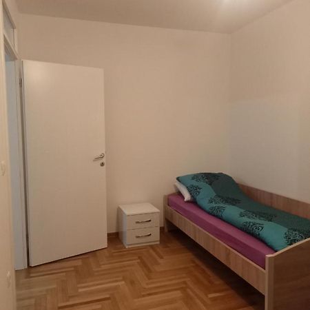 Rooms Near The Airport Сараєво Екстер'єр фото