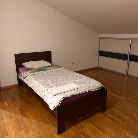 Rooms Near The Airport Сараєво Екстер'єр фото
