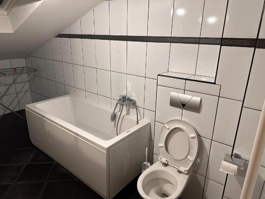 Rooms Near The Airport Сараєво Екстер'єр фото