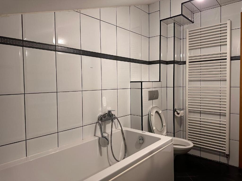 Rooms Near The Airport Сараєво Екстер'єр фото